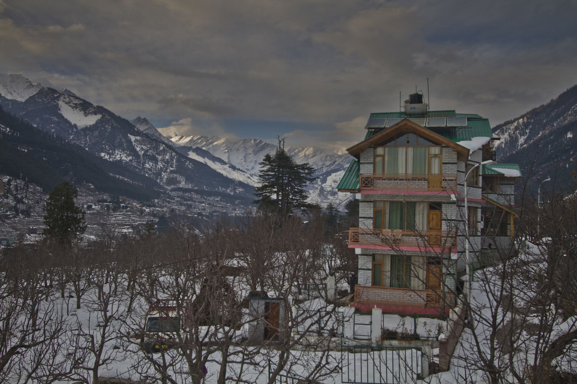 Hotel Mountain Face Manāli Kültér fotó