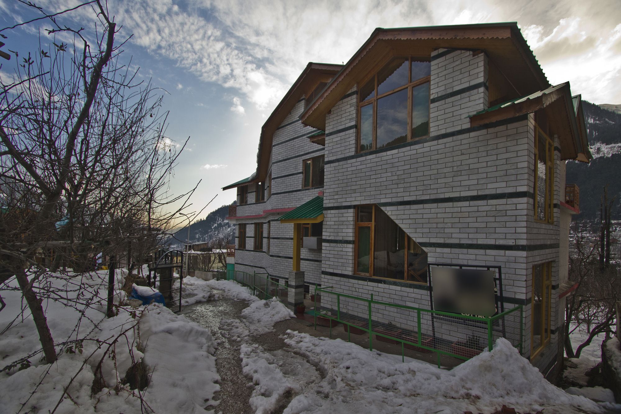 Hotel Mountain Face Manāli Kültér fotó