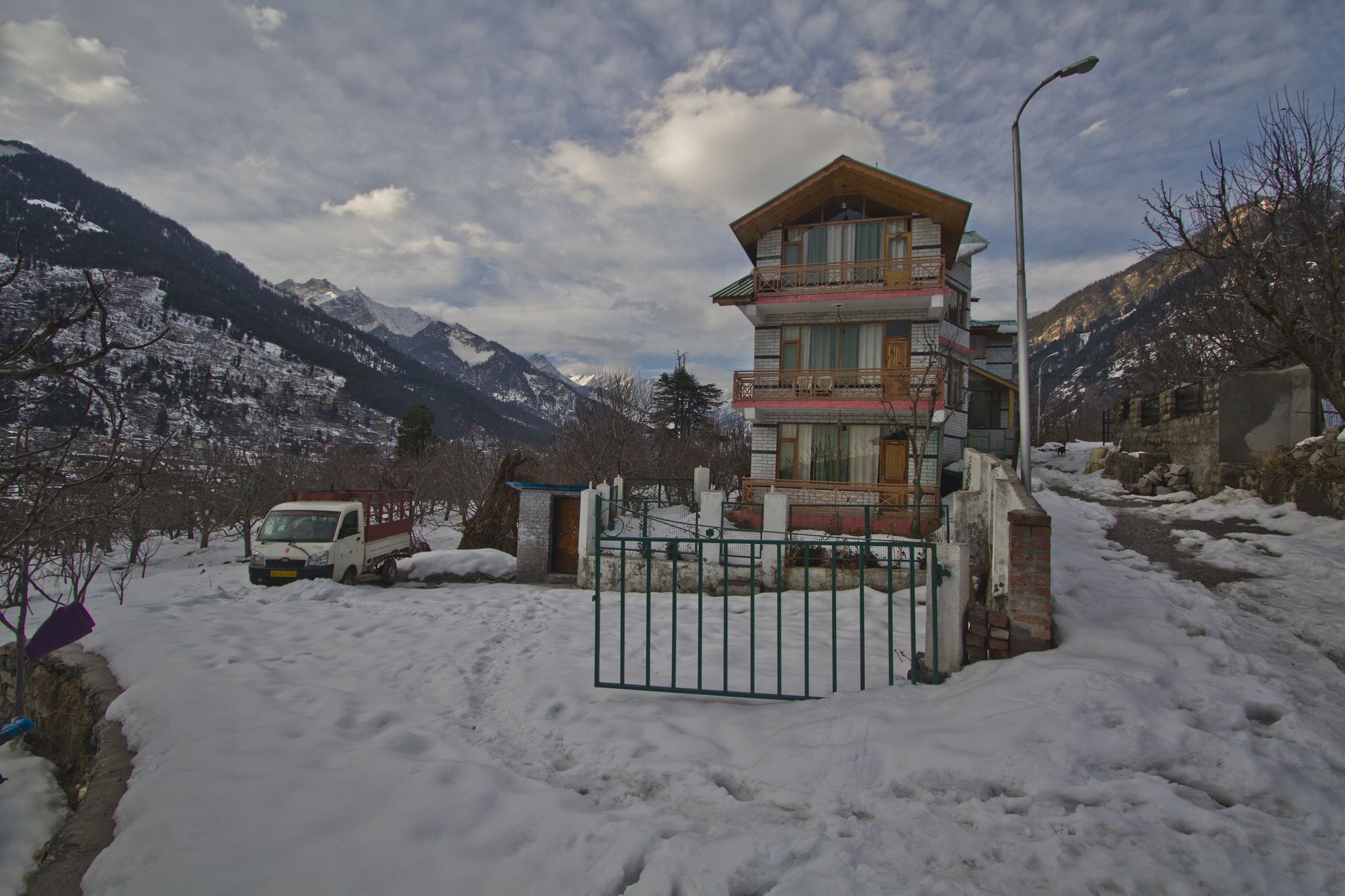 Hotel Mountain Face Manāli Kültér fotó